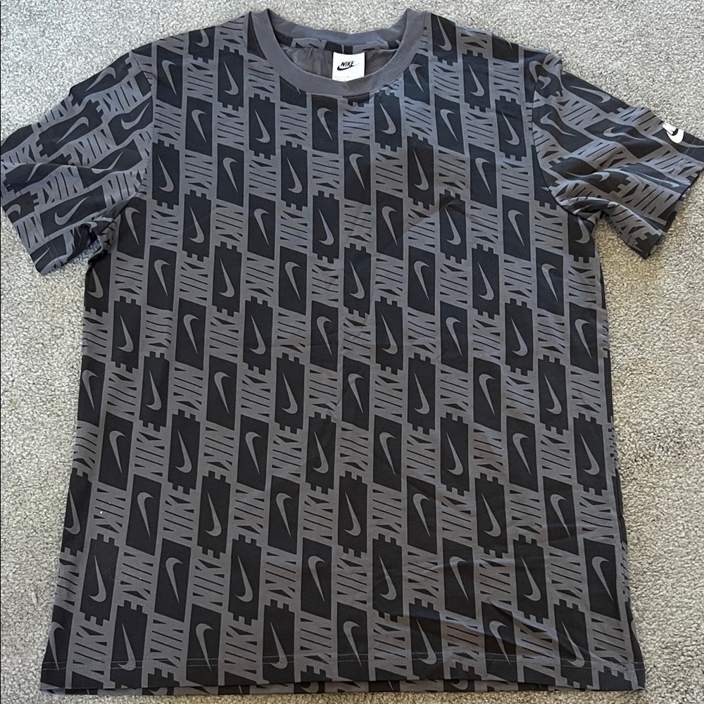 Nike tee